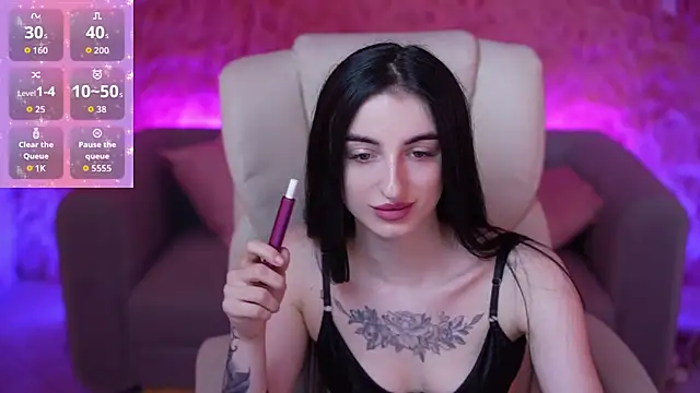 Snapshot of EmilyyMoon chatting on June 2026 06:01:01 AM EmilyyMoon online show from June 2026 06:01:01 AM