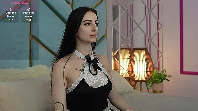 Snapshot of EmilyyMoon chatting on July 2026 06:05:01 AM EmilyyMoon online show from July 2026 06:05:01 AM