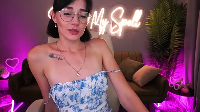 Snapshot of EviiLune chatting on July 2026 08:41:02 PM EviiLune online show from July 2026 08:41:02 PM