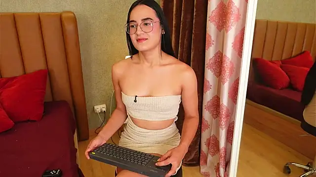 Snapshot of violetazoraya chatting on July 2026 02:38:02 AM violetazoraya online show from July 2026 02:38:02 AM