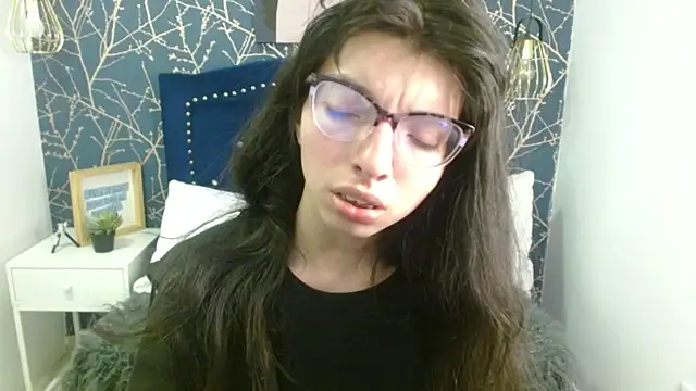 Snapshot of Allyshon_ chatting on May 2026 07:51:01 PM Allyshon online show from May 2026 07:51:01 PM