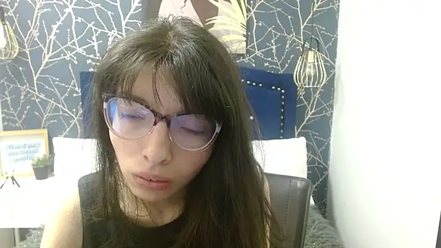 Snapshot of Allyshon_ chatting on May 2026 07:43:01 PM Allyshon online show from May 2026 07:43:01 PM