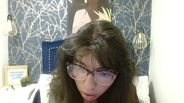 Snapshot of Allyshon_ chatting on May 2026 07:44:01 PM Allyshon online show from May 2026 07:44:01 PM