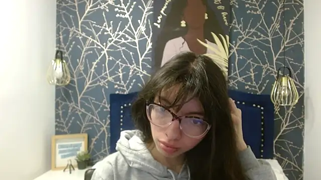 Snapshot of Allyshon_ chatting on May 2026 08:28:01 PM Allyshon online show from May 2026 08:28:01 PM