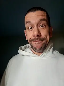 Snapshot of FrankGrimey chatting on May 2026 01:00:01 AM FrankGrimey online show from May 2026 01:00:01 AM
