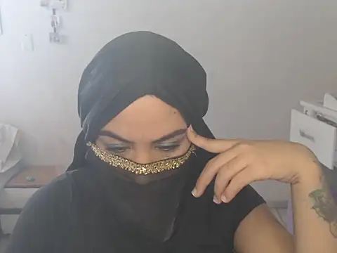 Snapshot of laila_silk chatting on July 2026 05:37:01 PM laila silk online show from July 2026 05:37:01 PM