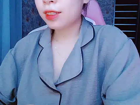 Snapshot of Julie_Ulie chatting on May 2026 02:25:01 PM Julie Ulie online show from May 2026 02:25:01 PM
