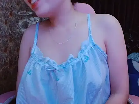 Snapshot of Julie_Ulie chatting on May 2026 02:35:02 PM Julie Ulie online show from May 2026 02:35:02 PM