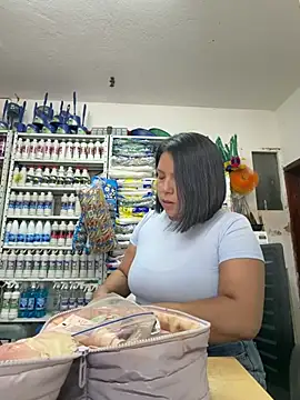 ISABELLA  LUNA online show from June 2026 01:23:02 PM