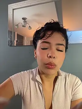 Snapshot of FERNANDAXX_ chatting on May 2026 11:58:02 AM FERNANDAXX online show from May 2026 11:58:02 AM