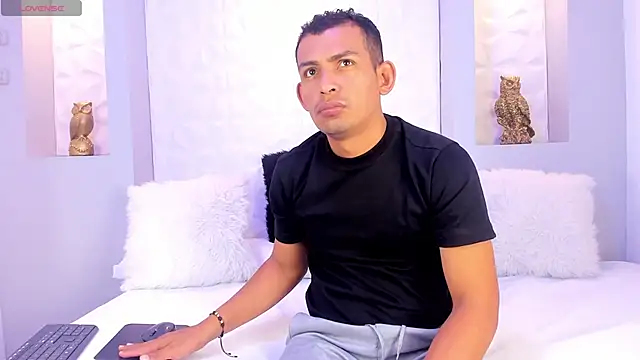 Snapshot of AntonioRuda chatting on May 2026 11:39:02 AM AntonioRuda online show from May 2026 11:39:02 AM