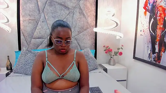 Snapshot of ZoeBrowns chatting on May 2026 12:24:01 PM ZoeBrowns online show from May 2026 12:24:01 PM