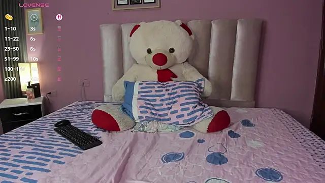 Snapshot of ORIANNA_21 chatting on June 2026 09:05:02 PM ORIANNA 21 online show from June 2026 09:05:02 PM