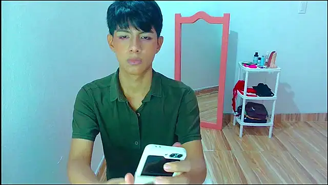 Snapshot of phuwin_bj chatting on May 2026 05:47:01 AM phuwin bj online show from May 2026 05:47:01 AM