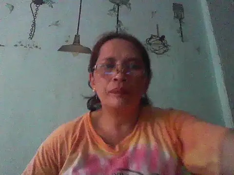 Snapshot of momshe2026 chatting on June 2026 07:45:02 AM momshe2026 online show from June 2026 07:45:02 AM