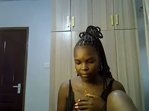 Snapshot of beauty_in_black chatting on May 2026 01:28:01 PM beauty in black online show from May 2026 01:28:01 PM