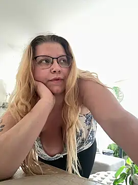 LucieLouBabe online show from June 2026 12:04:02 PM