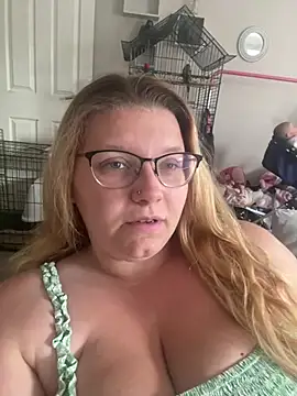 LucieLouBabe online show from June 2026 01:22:02 PM