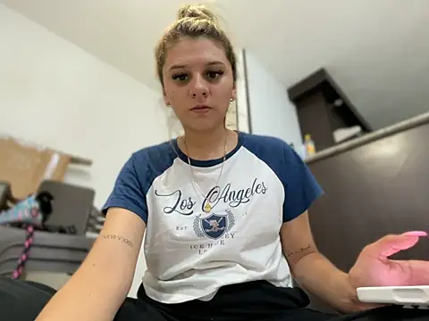 Snapshot of alison_parkerrr26 chatting on May 2026 02:53:01 AM alison parkerrr26 online show from May 2026 02:53:01 AM