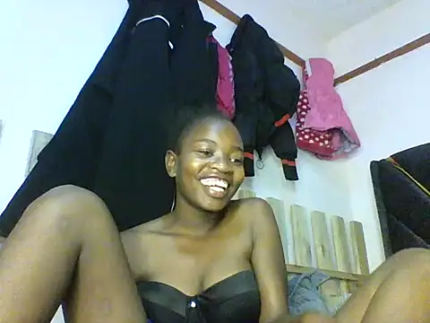 Snapshot of aliana082169 chatting on May 2026 06:53:01 AM aliana082169 online show from May 2026 06:53:01 AM