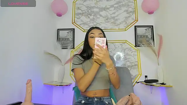 Snapshot of jaulyn_18__ chatting on May 2026 12:23:01 PM jaulyn 18 online show from May 2026 12:23:01 PM
