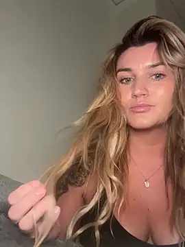 Snapshot of thebeachyblonde chatting on July 2026 01:19:02 AM thebeachyblonde online show from July 2026 01:19:02 AM