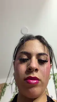 Snapshot of Eveliin__ chatting on June 2026 01:14:01 AM Eveliin online show from June 2026 01:14:01 AM