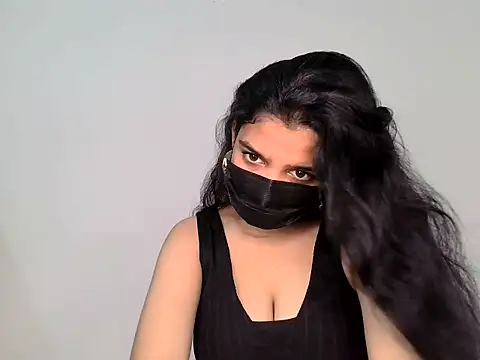 Snapshot of suzan_melly chatting on June 2026 05:32:02 AM suzan melly online show from June 2026 05:32:02 AM