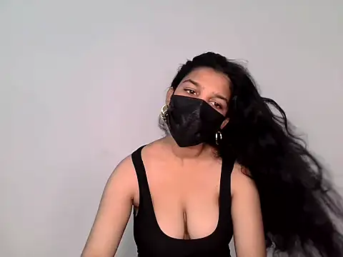Snapshot of suzan_melly chatting on June 2026 06:36:02 AM suzan melly online show from June 2026 06:36:02 AM