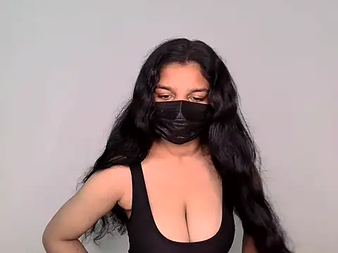Snapshot of suzan_melly chatting on June 2026 06:23:02 AM suzan melly online show from June 2026 06:23:02 AM