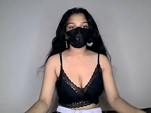 Snapshot of suzan_melly chatting on June 2026 10:18:01 AM suzan melly online show from June 2026 10:18:01 AM