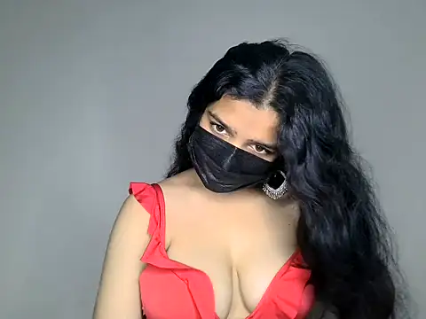 Snapshot of suzan_melly chatting on June 2026 05:43:01 AM suzan melly online show from June 2026 05:43:01 AM