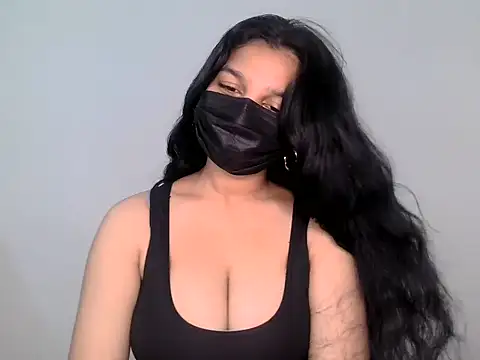 Snapshot of suzan_melly chatting on June 2026 06:23:02 AM suzan melly online show from June 2026 06:23:02 AM