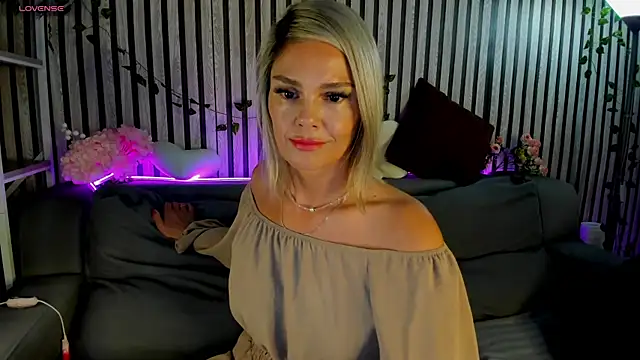 Snapshot of Betty_Brock chatting on June 2026 01:14:01 AM Betty Brock online show from June 2026 01:14:01 AM
