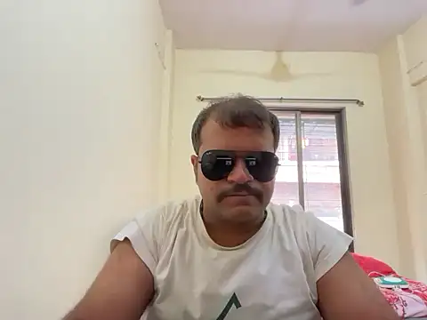 Snapshot of Superking077 chatting on May 2026 12:20:01 PM Superking077 online show from May 2026 12:20:01 PM