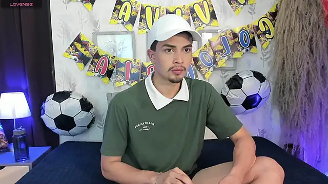 Snapshot of willy_diamond chatting on June 2026 07:49:01 PM willy diamond online show from June 2026 07:49:01 PM