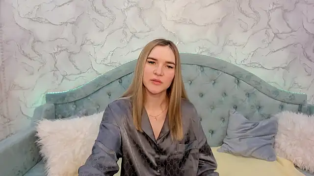 Snapshot of RoxyReignn chatting on May 2026 01:57:16 AM RoxyReignn online show from May 2026 01:57:16 AM