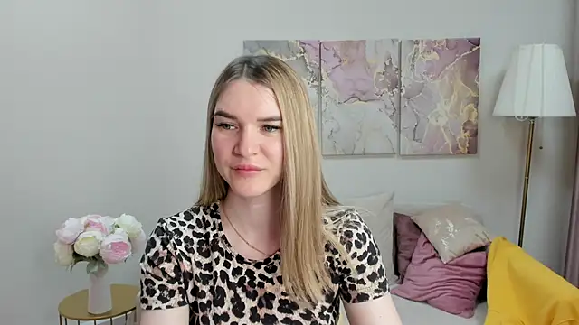 Snapshot of RoxyReignn chatting on May 2026 10:18:01 PM RoxyReignn online show from May 2026 10:18:01 PM