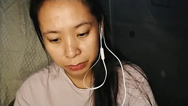 Snapshot of Rosy_Tin chatting on June 2026 02:08:02 PM Rosy Tin online show from June 2026 02:08:02 PM