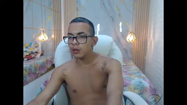 maximiliano hotdevil online show from May 2026 02:18:02 AM