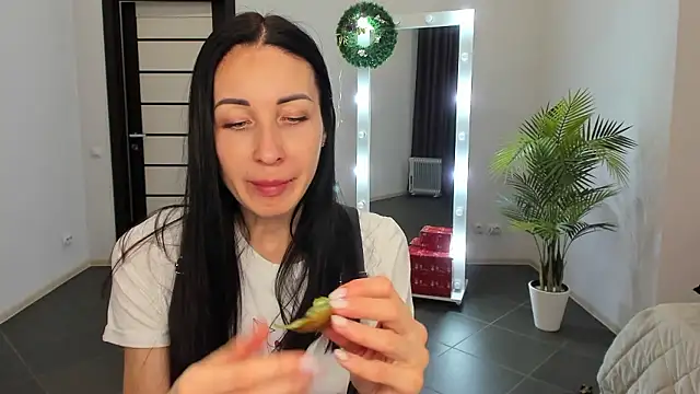 BouncySweety online show from December 2024 03:30:01 PM