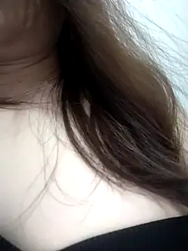 YoenLyy online show from July 2026 02:40:01 AM