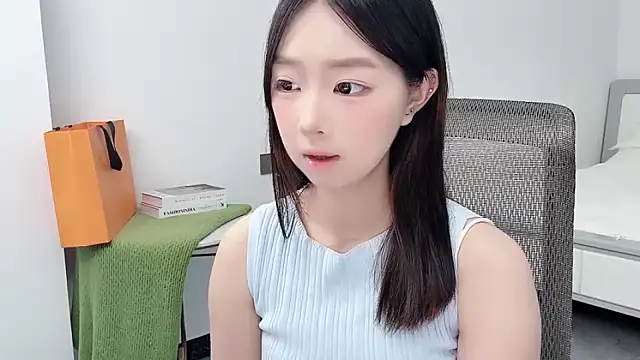 Snapshot of Yoyo33355 chatting on June 2026 03:32:02 AM Yoyo33355 online show from June 2026 03:32:02 AM