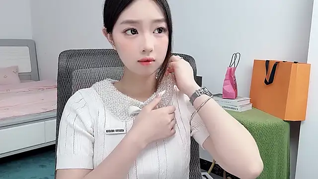 Snapshot of Yoyo33355 chatting on June 2026 03:48:02 AM Yoyo33355 online show from June 2026 03:48:02 AM