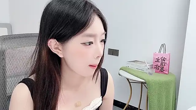 Snapshot of Yoyo33355 chatting on June 2026 03:22:02 AM Yoyo33355 online show from June 2026 03:22:02 AM