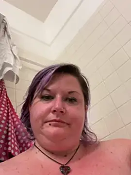 Snapshot of CosmicCupcake525 chatting on June 2026 05:03:02 AM CosmicCupcake525 online show from June 2026 05:03:02 AM