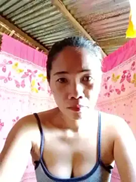 Snapshot of hotmom_lyn chatting on May 2026 11:57:01 PM hotmom lyn online show from May 2026 11:57:01 PM