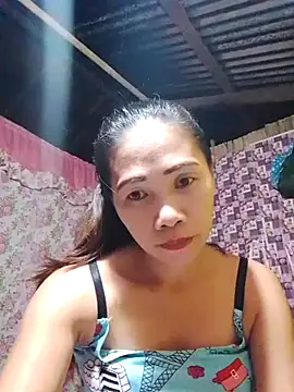 Snapshot of hotmom_lyn chatting on May 2026 05:43:01 PM hotmom lyn online show from May 2026 05:43:01 PM