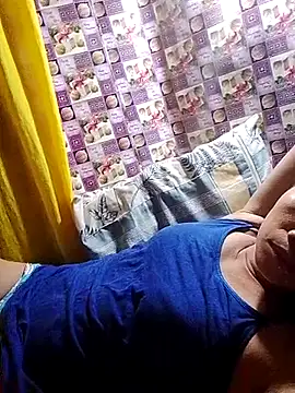 Snapshot of hotmom_lyn chatting on June 2026 08:33:02 PM hotmom lyn online show from June 2026 08:33:02 PM