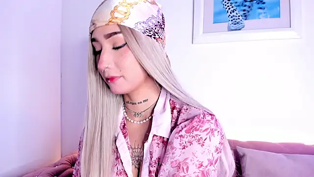 SophieMoneet online show from May 2026 12:36:02 PM